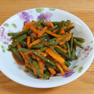 さおりんの作ってみた!投稿(あと一品に♪いんげんと人参の甘みそごま和え【お弁当にも】)