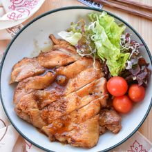 油なしde簡単♪タレは調味料3つ♪鶏もも肉de生姜焼き風♪