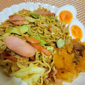 ヴェルの作ってみた!投稿(【カレー焼きそば】ピリッとスパイシー焼きそば)