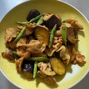やすＰの作ってみた!投稿(【夏野菜を使って】豚肉とナスといんげんのカレー炒め)