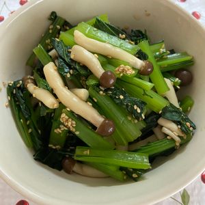 万福の作ってみた!投稿(レンジで5分！【小松菜の胡麻和え】きのこ入り♩)