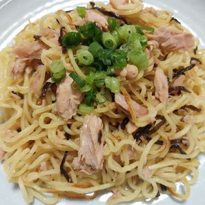 よっこの作ってみた!投稿(【5分で最強焼きそば】ツナと塩昆布焼きそば)