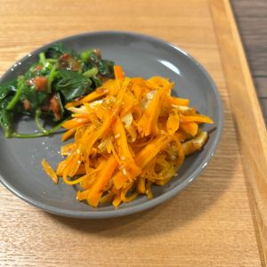ろろの作ってみた!投稿(ちくわとにんじんのうま塩きんぴら【#作り置き #お弁当】)