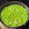 パン泥棒なおいしさ♪【えんどう豆としらすのアヒージョ】の工程1