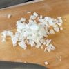 ただ炒めるだけ。栄養満点【鶏むねのピリ辛そぼろ丼】の工程1