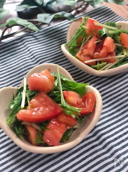 切って和えるだけ！ごま油薫る水菜とトマトの簡単サラダ