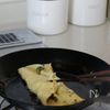【卵焼きバリエ】お弁当に！卵1個でインゲンと黒ごまの卵焼きの工程3