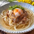 黄金のつゆが決め手◎疲れた日に作りたい簡単肉うどん