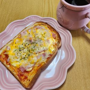 ナムディの作ってみた!投稿(コメダ風♪【たっぷり卵のピザトースト】)