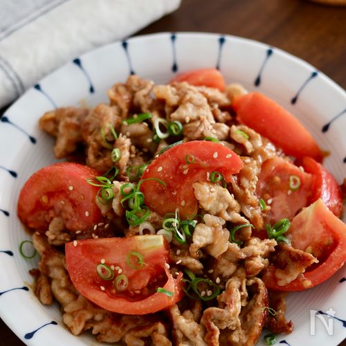 【簡単！ごまの香りが良い】豚肉とトマトの甘辛ごまだれ炒め