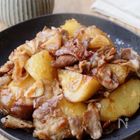 【15分で完成】豚バラとじゃがいもで！ご飯がすすむ甘辛ガーリック炒め
