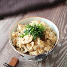 【れんこんと梅ツナ塩昆布の旨だし炊き込みご飯】さっぱり和風