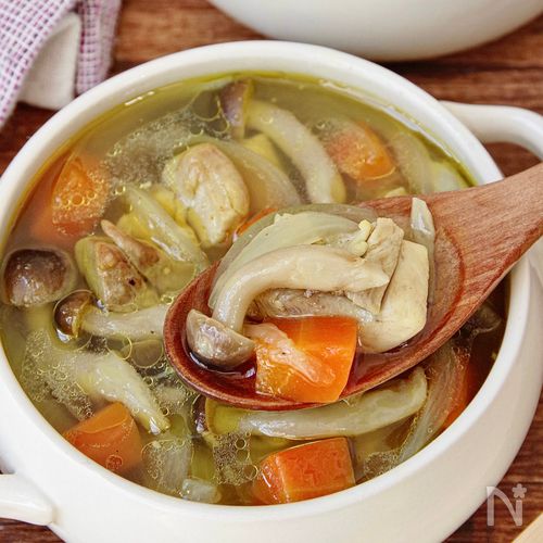 【鶏肉とお野菜の旨だしカレースープ】具材たっぷり♪