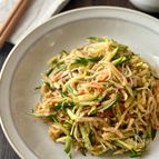 材料３つで副菜！《切り干し大根のさっぱりサラダ》