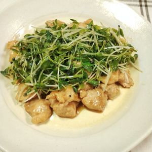 M＊Pの作ってみた!投稿(【コスパ最強!食欲そそる】鶏むね肉と豆苗の中華だれ)