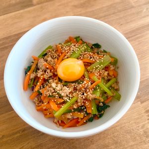 ゆかりの作ってみた!投稿(小松菜克服レシピ🥬【給食のビビンバ丼】)