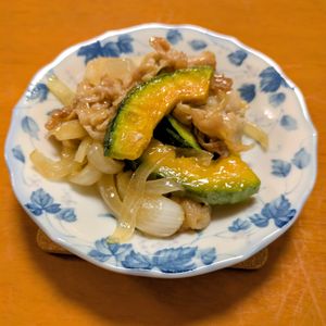ゆきまる🐬🫧の作ってみた!投稿(食感最高《かぼちゃと豚バラと玉ねぎの甘辛炒め》)