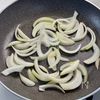 さっと作れる♪【豚こまと玉ねぎの甘辛丼】の工程1