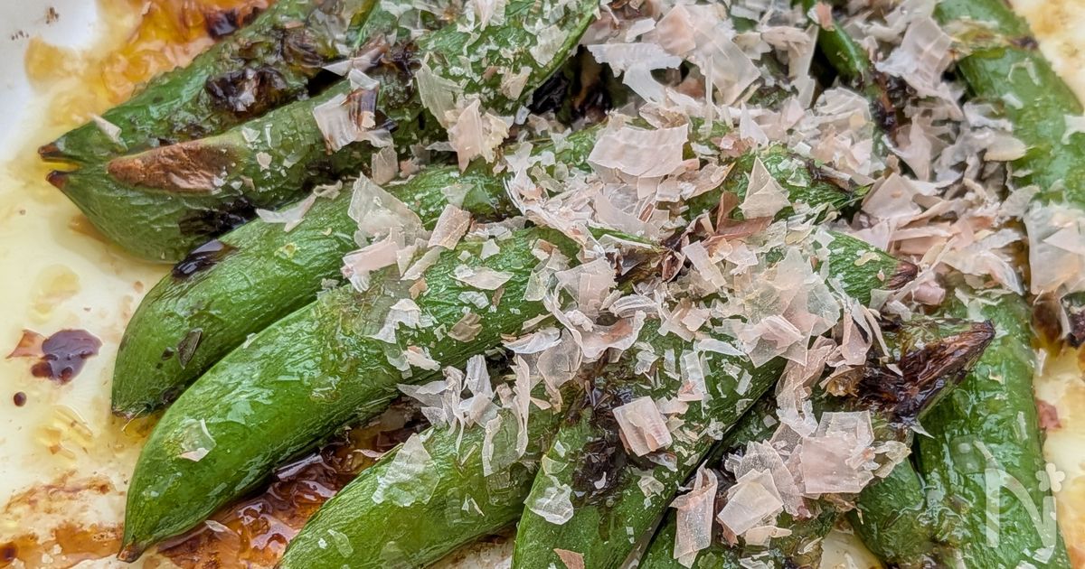 焼くまで3分！焼きスナップエンドウのかつおオリーブ醤油まみれ