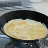 黒い卵焼き!?磯風味の【海苔巻き卵】の工程1
