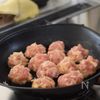 ［丸めるだけ！豚こまボールのヤンニョム風］えのきで腸活に◎の工程1