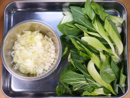 ごま担々もやし肉野菜炒め定食工程1