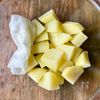 【豚バラとじゃがいもの味噌炒め】ご飯がすすむコクうま味♪の工程1