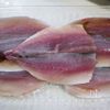 中濃ソースで食べる「小アジの大葉風味フライ」の下準備