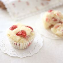 【ライスミルク×米粉】ココナッツ香る苺のカップケーキ