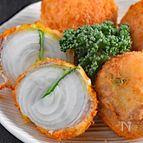 【卵なしズボラ衣】新玉ねぎの丸ごと串カツ
