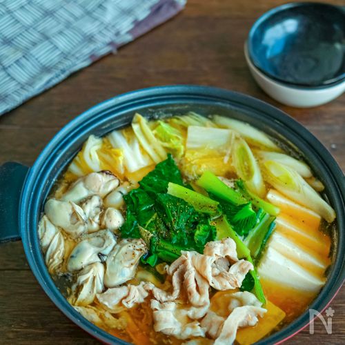 牡蠣と豚肉の旨味噌鍋・疲れも吹き飛ぶ旨味噌スープ!