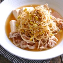 豚バラと豆腐と豆もやしの煮物
