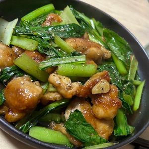 ももの作ってみた!投稿(【ご飯がススム】鶏むね肉とシャキシャキ小松菜のスタミナ炒め)