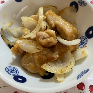 万福の作ってみた!投稿(ワンパン10分！【鶏むね肉と玉ねぎの味噌炒め】ご飯すすむ♩)