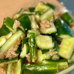 りりの作ってみた!投稿(5分で完成！【きゅうりのやみつき中華風ツナ和え】胡麻油香る♩)