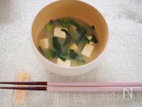 子供も無理なく青菜パクパク【緑の味噌汁】