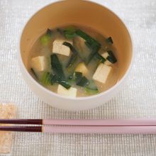子供も無理なく青菜パクパク【緑の味噌汁】