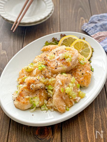 【夏にぴったり♪簡単】鶏むね肉とネギ塩レモンのさっぱり焼き