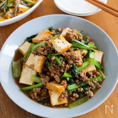 『厚揚げと小松菜とひき肉のピリ辛オイスター炒め』ご飯が進む♩