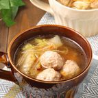 肉の旨味がジューシー♪白菜と肉団子のスープ