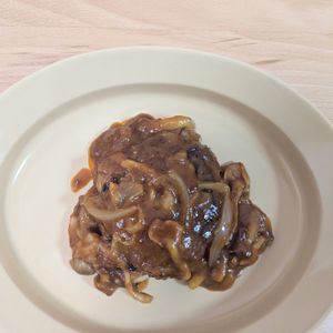 ゆいの作ってみた!投稿(【煮込みハンバーグ】我が家一番人気おかず♡小さめ簡単Ver.)