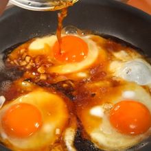 背徳のガリバタ煮込み目玉焼き