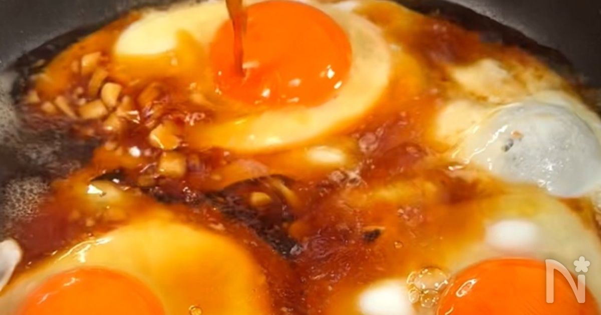 背徳のガリバタ煮込み目玉焼き