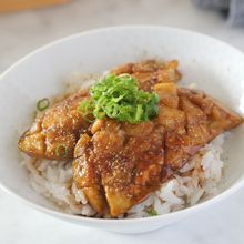 ジューシーで子供にも人気！☆ナスのかば焼き丼