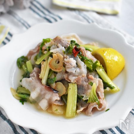 豚バラとセロリの葉のレモンガーリック炒め By ふじたかな レシピサイト Nadia ナディア プロの料理家のおいしいレシピ