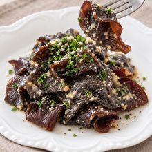コリコリ食感！生きくらげのガーリックチーズ和え