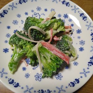 ももの作ってみた!投稿(【ピリッと大人味】ブロッコリーとカニカマの柚子胡椒デリサラダ)