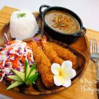 カレーにぴったり肉巻きエビフライ！！