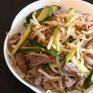 こざかなの作ってみた!投稿(焼き肉の残りともやしのサラダ)