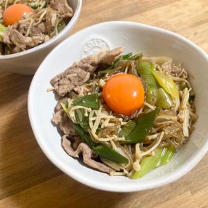 ゆかりの作ってみた!投稿(10分で完成！【豚こますき煮丼】)